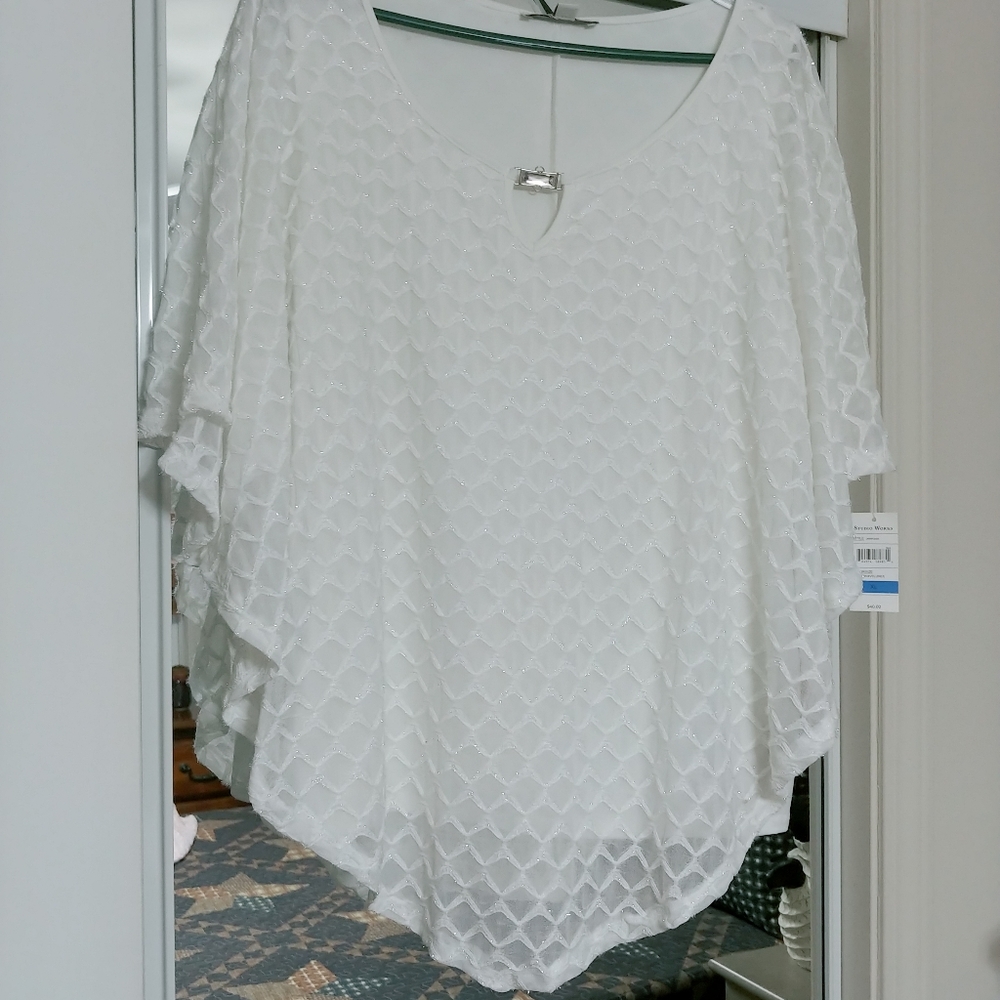 Beautiful white dressy top lining under - Picture 3 of 6